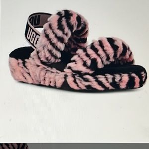 Woman’s size 7 ugg slippers